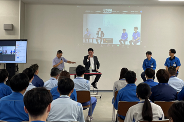 社長タウンホールミーティング（対面、オンラインのハイブリッド形式で実施）
