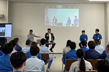 社長タウンホールミーティング（対面、オンラインのハイブリッド形式で実施）