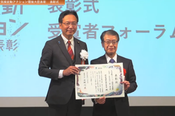 (Left) Isato Kunisada, Parliamentary Vice-Minister of the Environment and Member of the House of Representatives (Right) Takeshi Miida, Representative Director & President & Executive Officer, MEIDENSHA CORPORATION