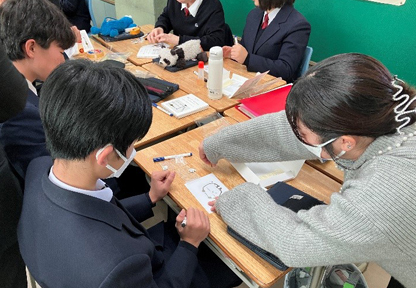 事業所周辺の中学校を対象とした理科出張授業を実施